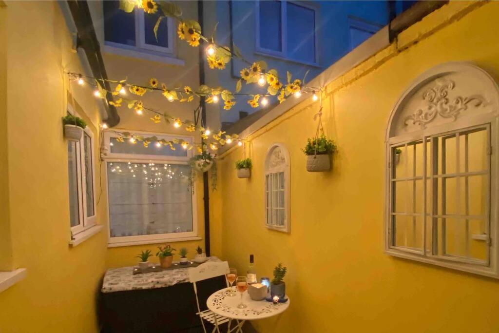 Lilly'S Cottage, Filey, Sleeps 8 エクステリア 写真