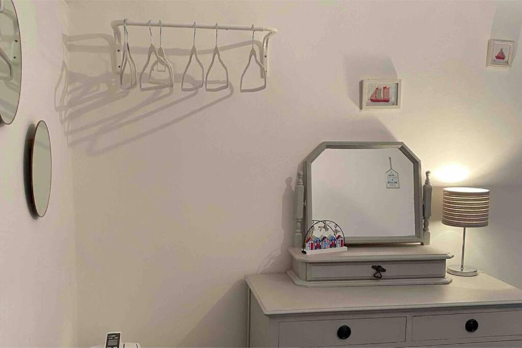 Lilly'S Cottage, Filey, Sleeps 8 エクステリア 写真